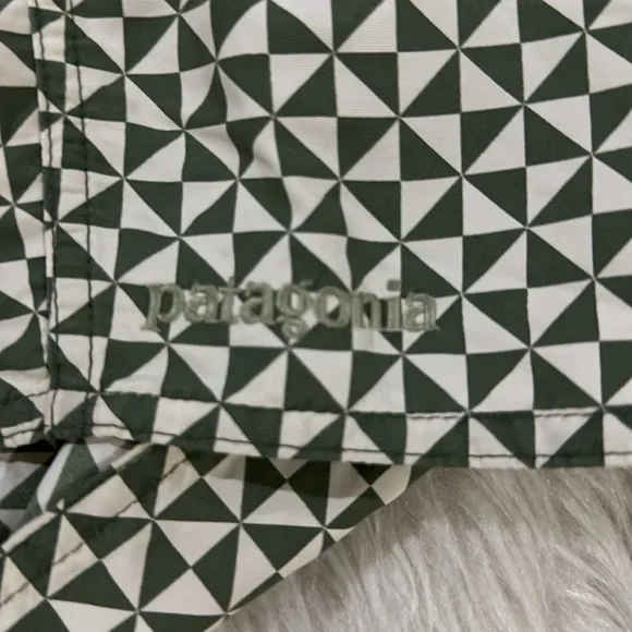 Patagonia green in wheel summer beach board shorts size 33 - Picture 3 of 7